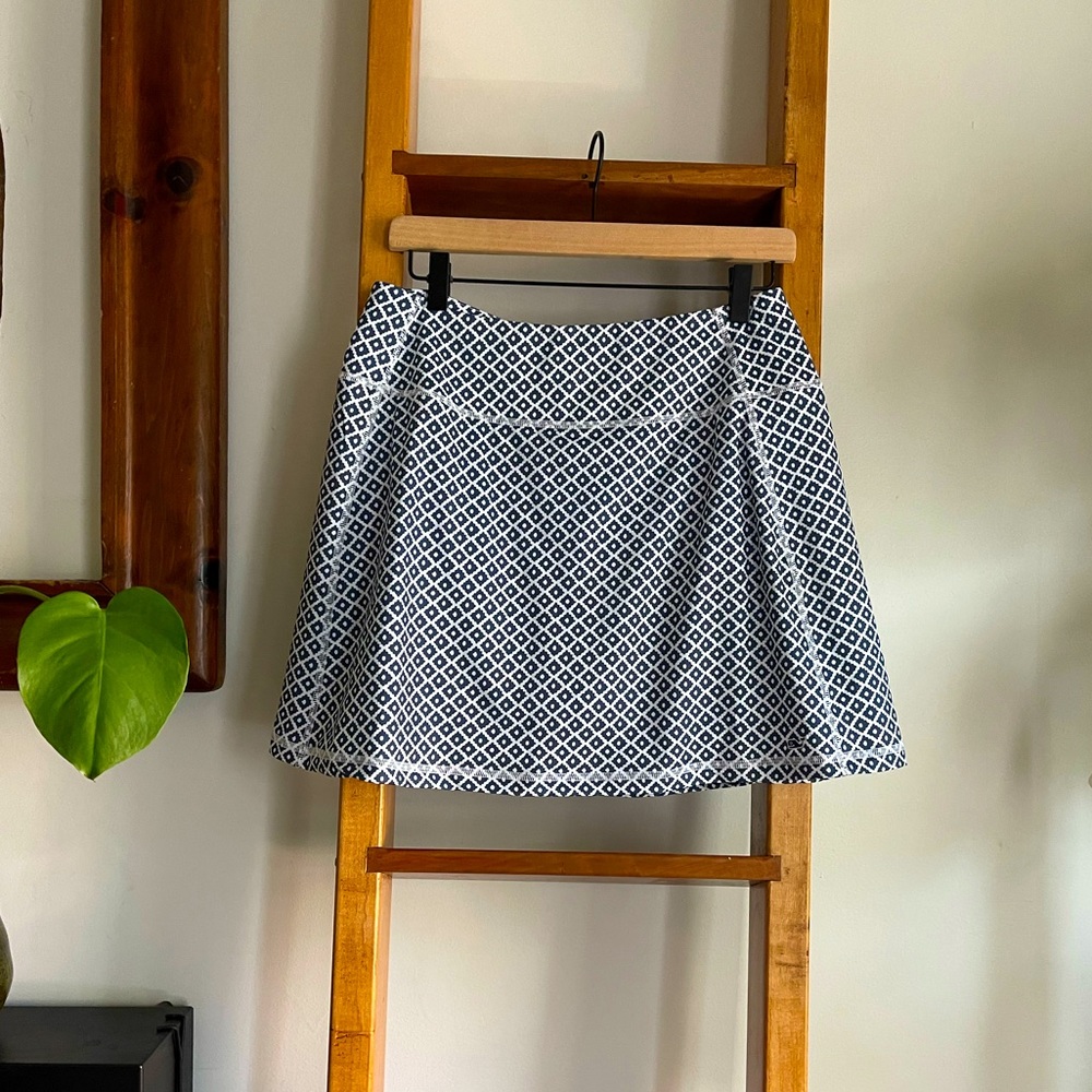 NWT Vineyard Vines SZ M Faded Indigo Performance Skort!